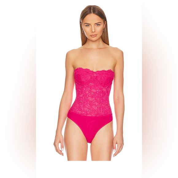 Bardot Oskar Lace Bodysuit in Hot Pink in XL - Picture 2 of 10
